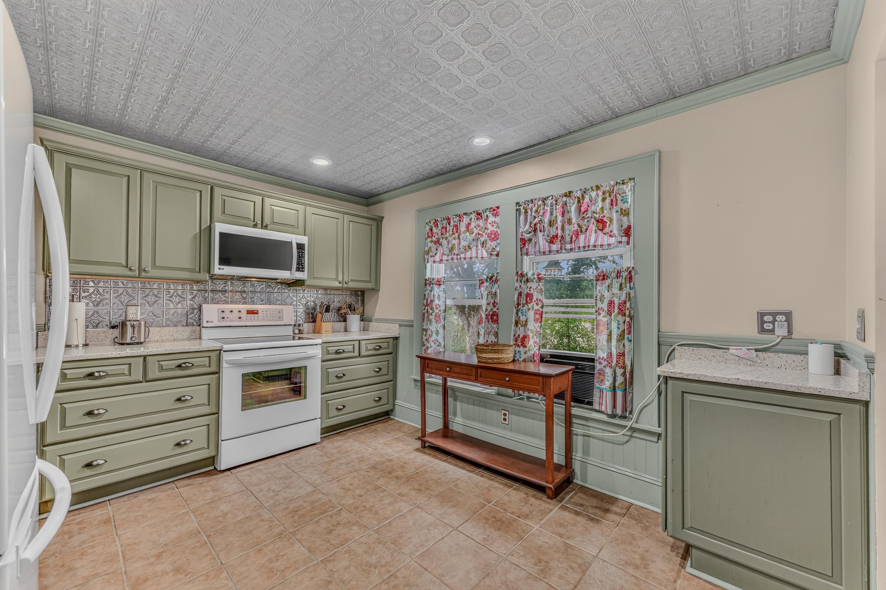 771 Presidential Highway Property Photo 15