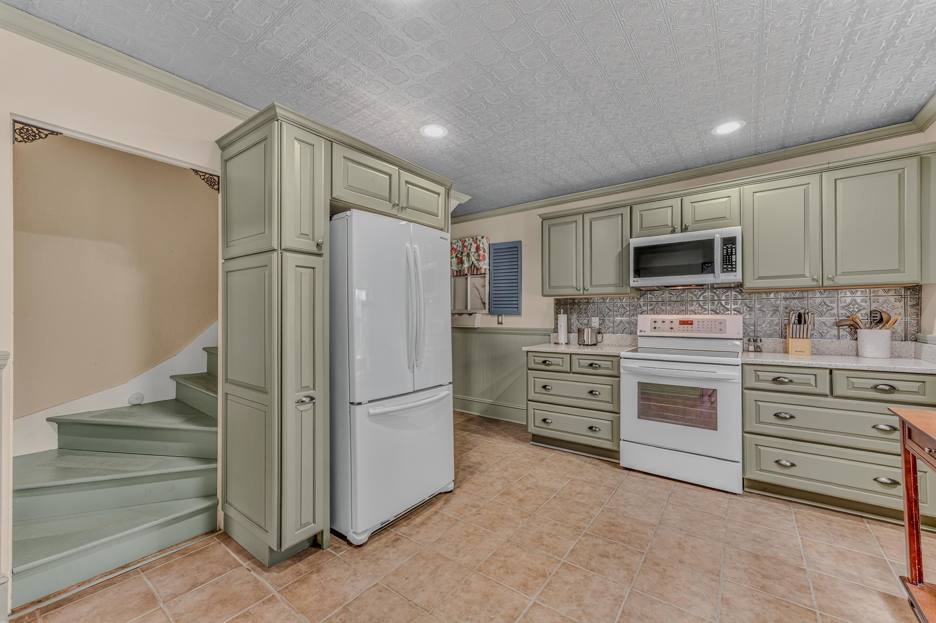 771 Presidential Highway Property Photo 16