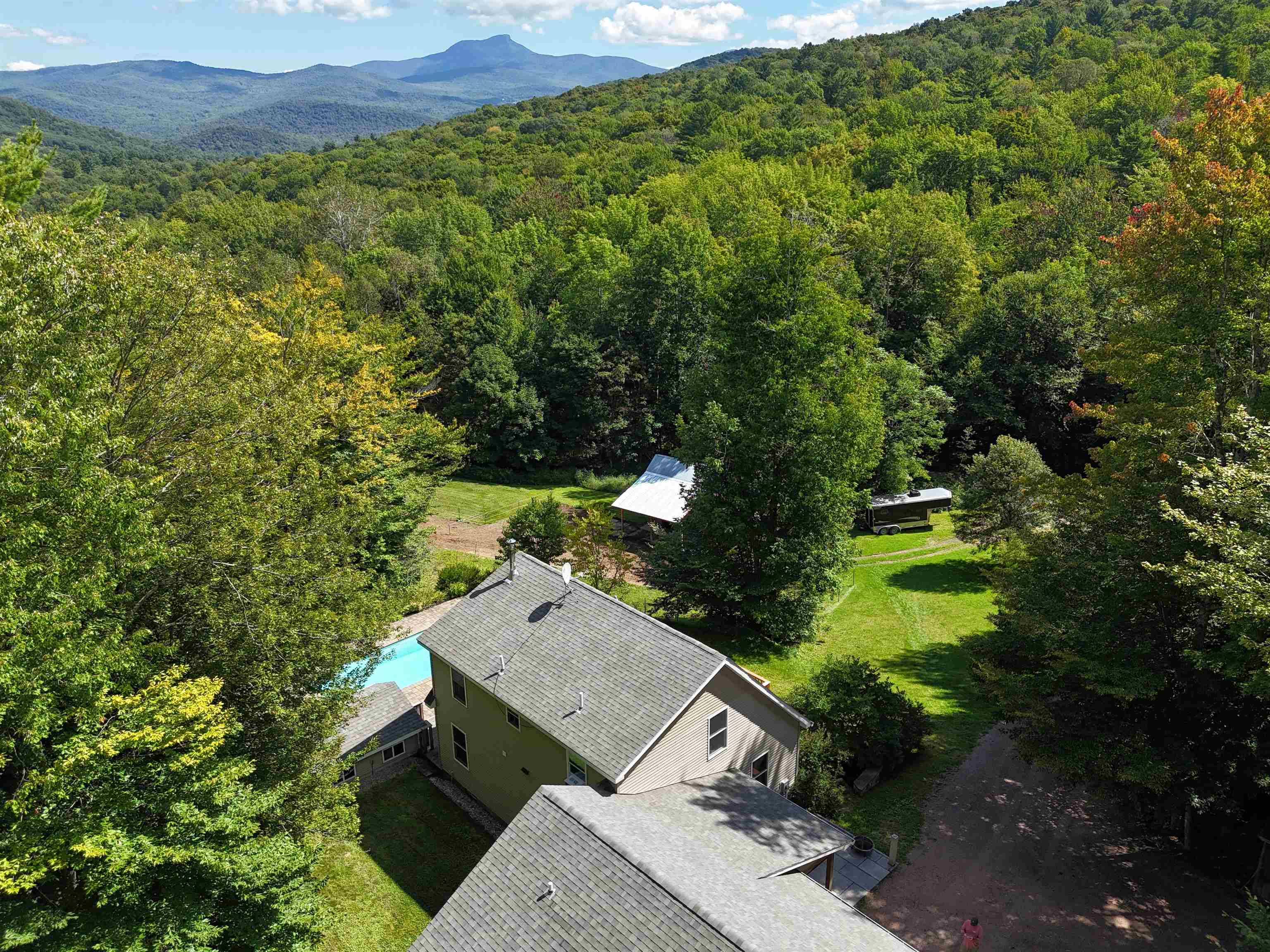 422 Hayden Hill Road E Property Photo 3