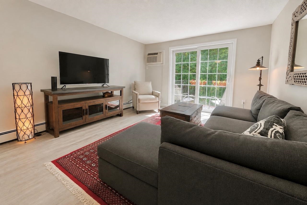 512 White Cedar Boulevard Property Photo 3
