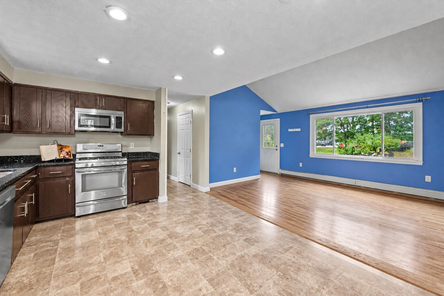 5 Estate Drive Property Photo 8