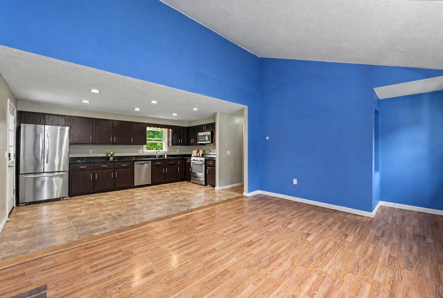 5 Estate Drive Property Photo 10