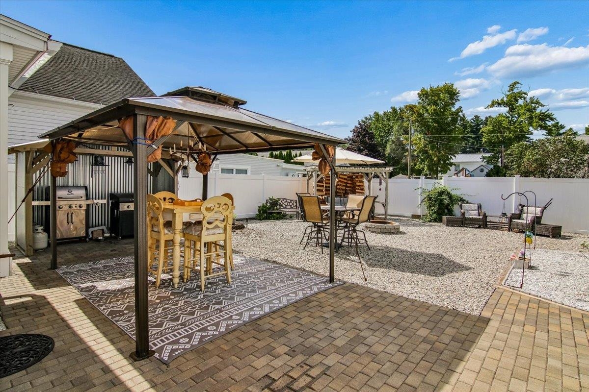 6 Fairview Street Property Photo 8