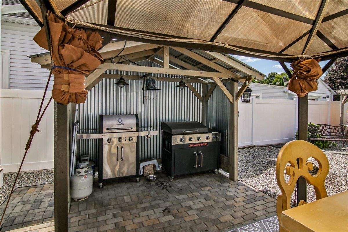 6 Fairview Street Property Photo 9