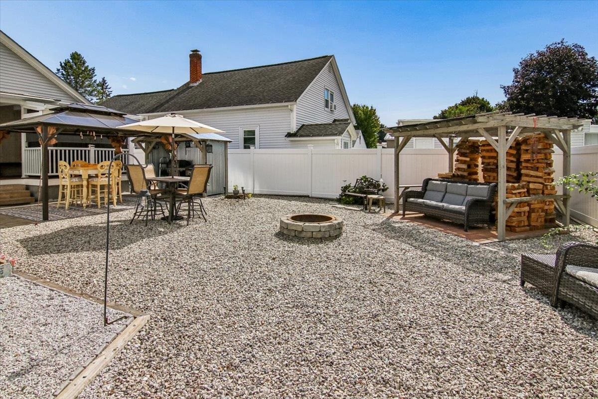 6 Fairview Street Property Photo 11