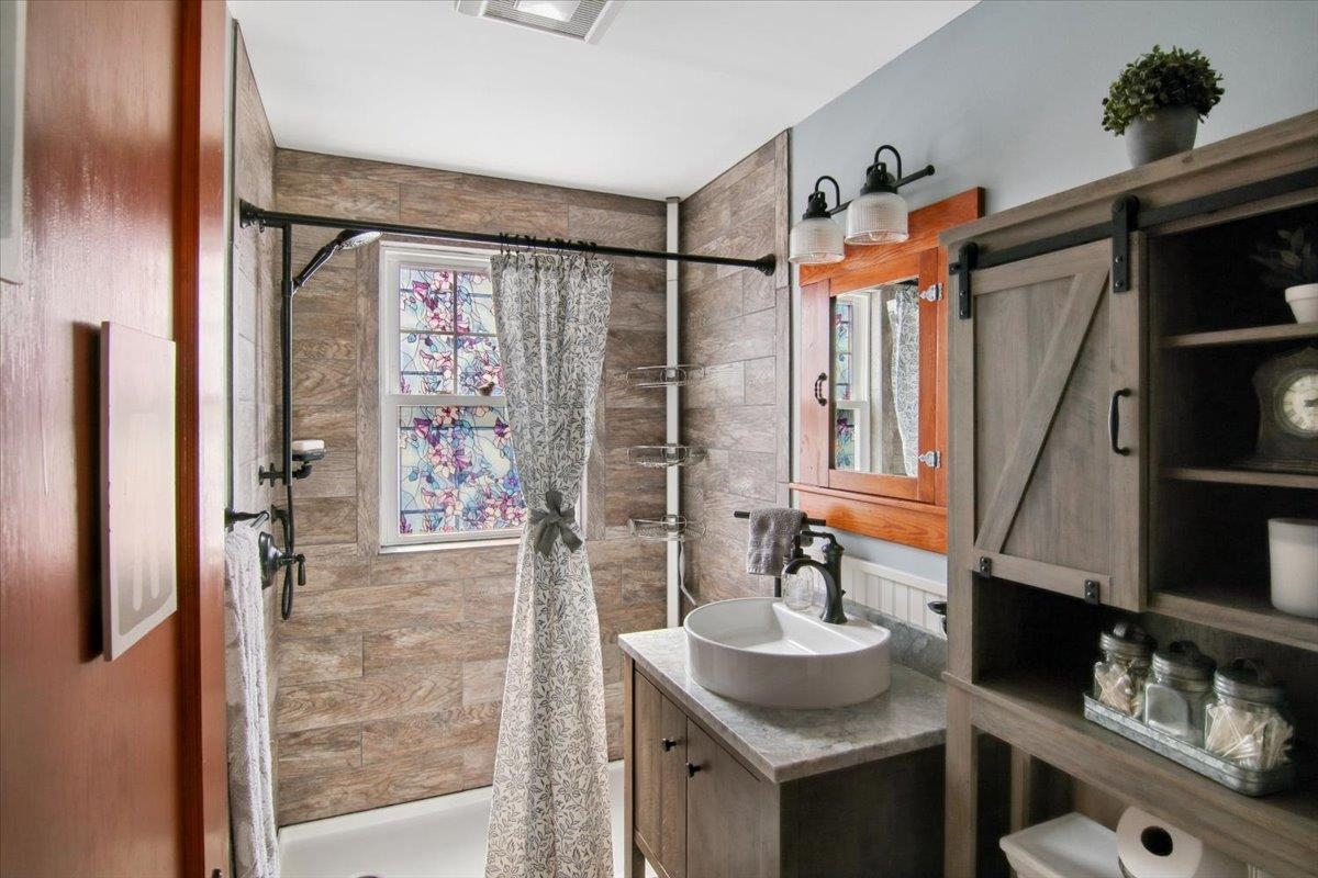 6 Fairview Street Property Photo 17