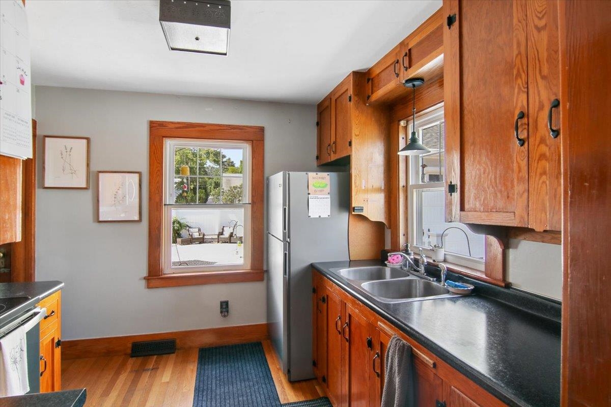 6 Fairview Street Property Photo 27