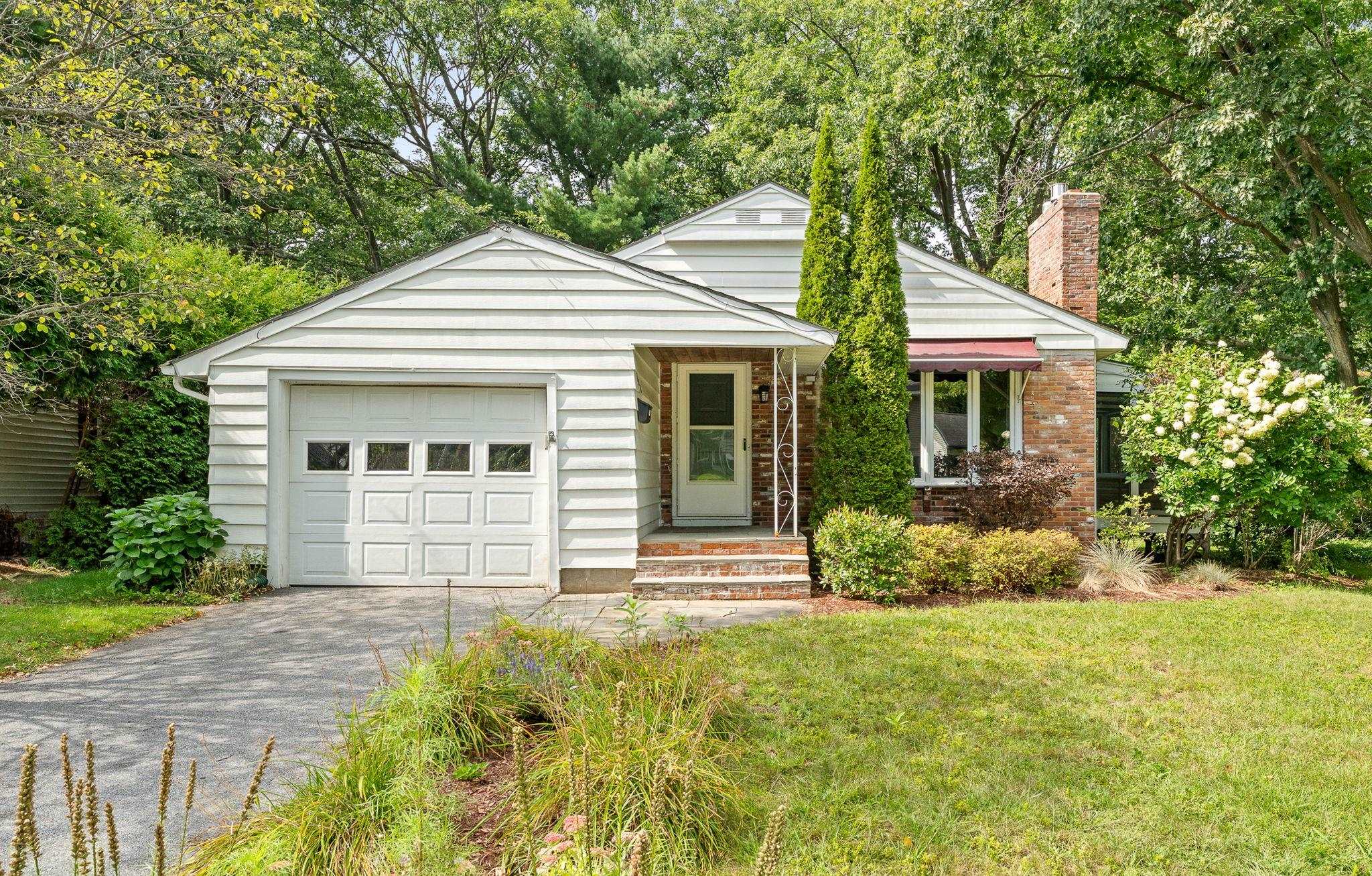 106 Killarney Drive Property Photo 1