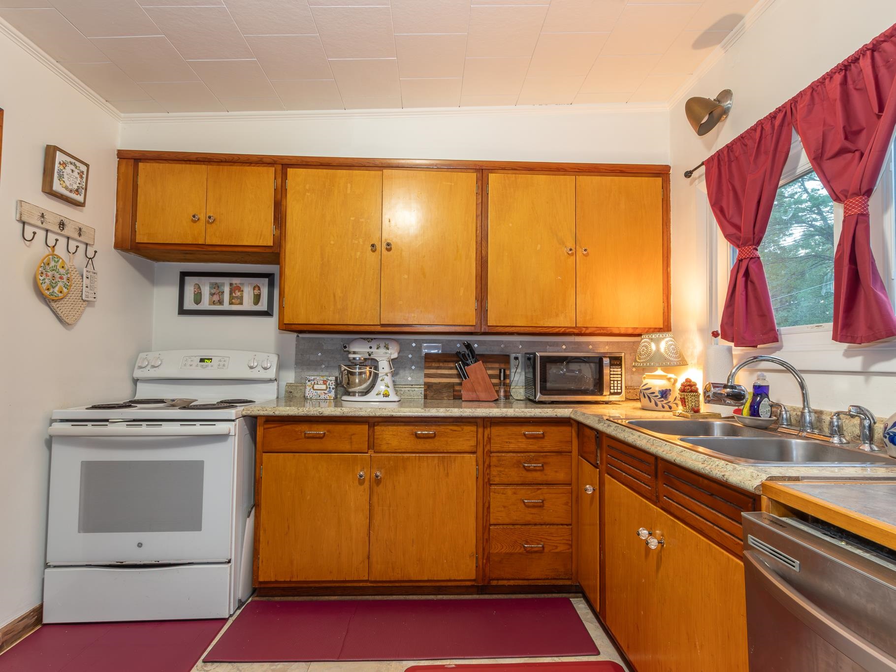 64 Fox Circle Property Photo 13