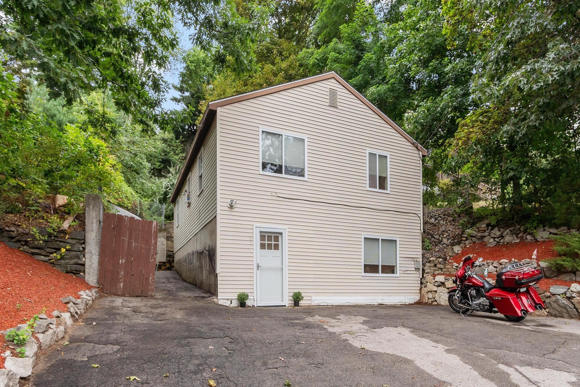 786 Mammoth Road Property Photo 1