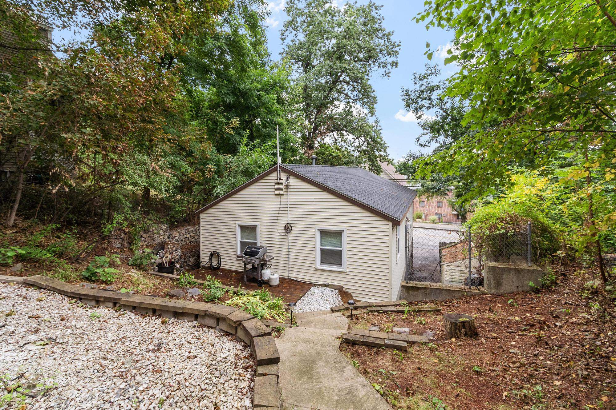 786 Mammoth Road Property Photo 3