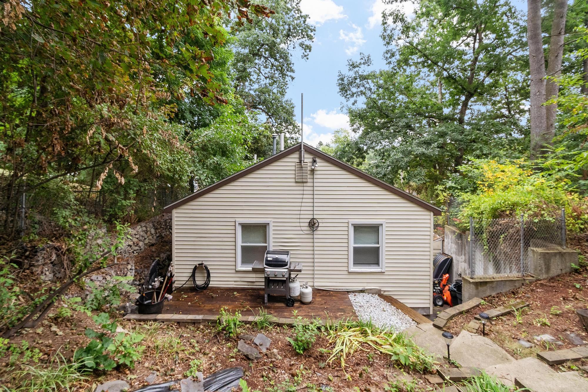 786 Mammoth Road Property Photo 4