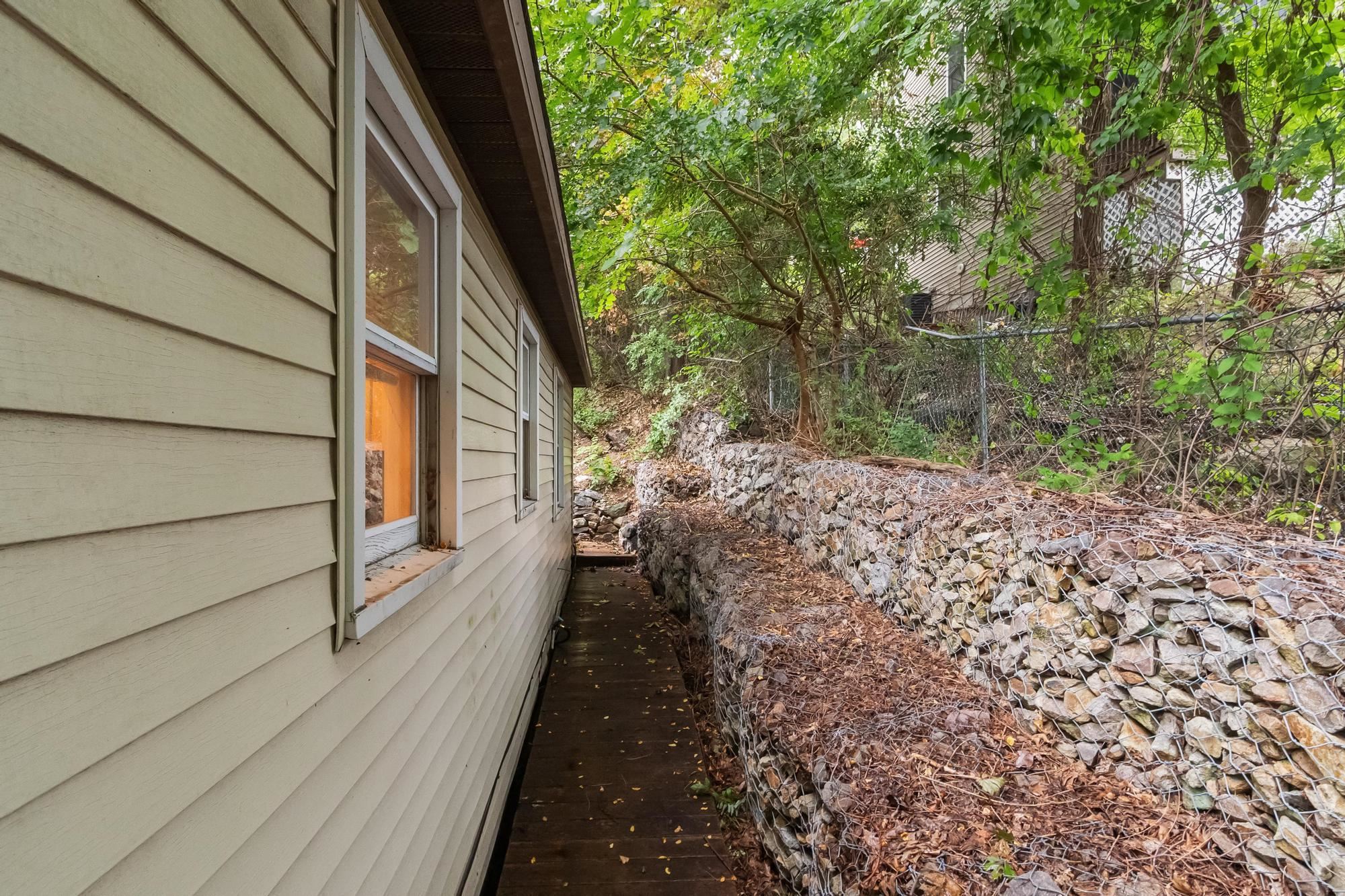 786 Mammoth Road Property Photo 32