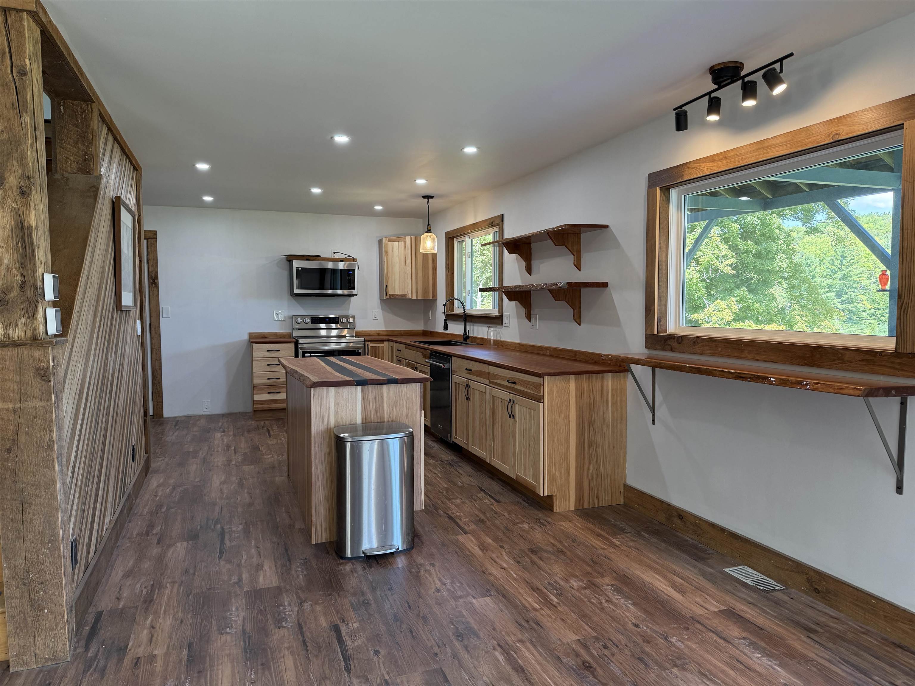1720 Macintosh Hill Road Property Photo 10