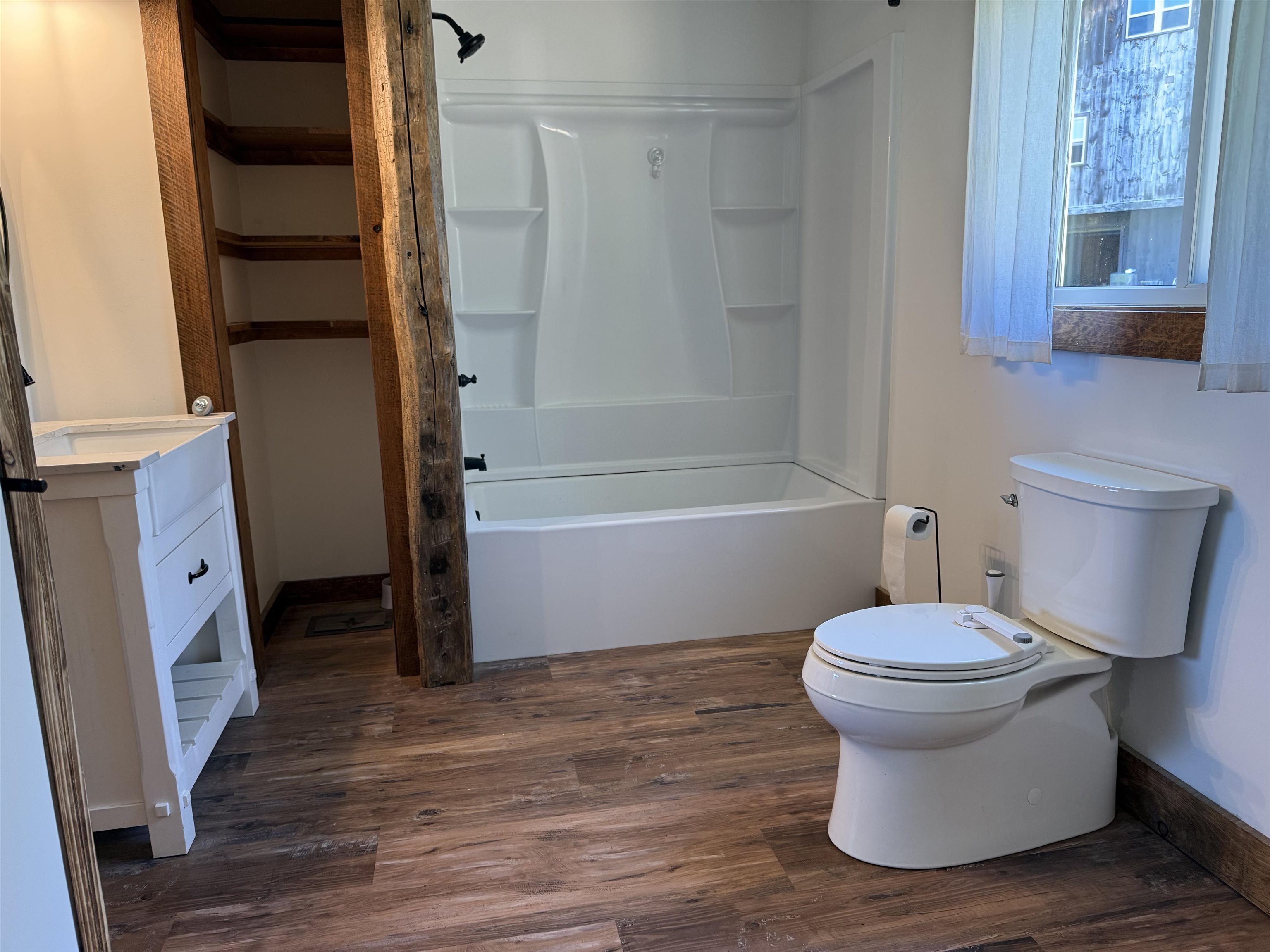 1720 Macintosh Hill Road Property Photo 15