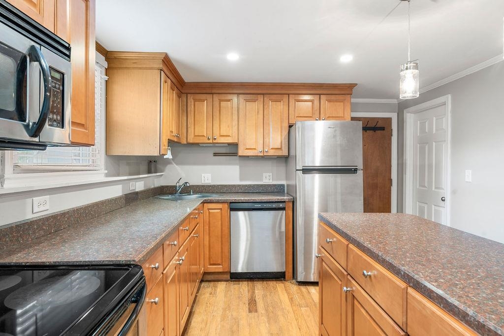 140 Cass Street Property Photo 6