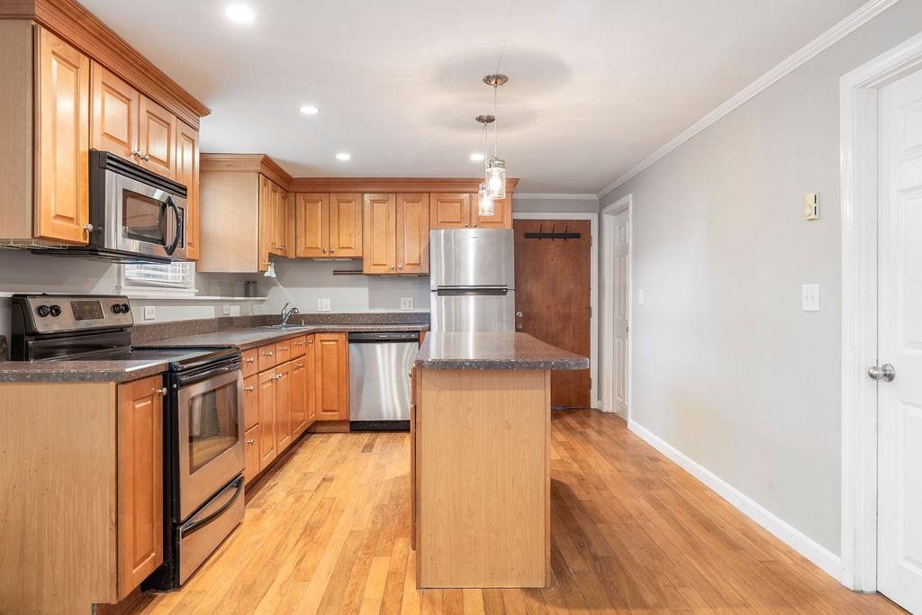 140 Cass Street Property Photo 8