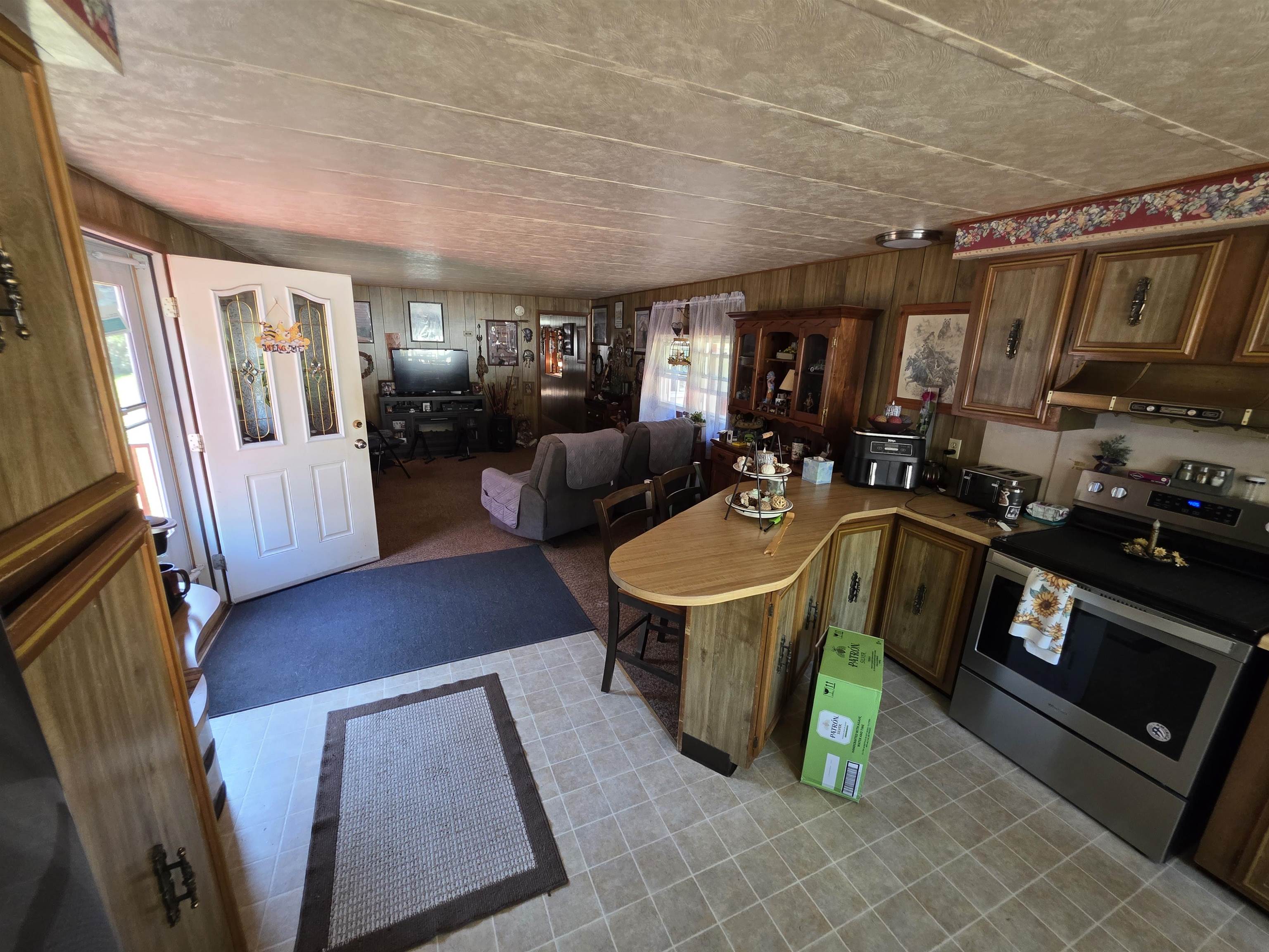 19 River Road Property Photo 4