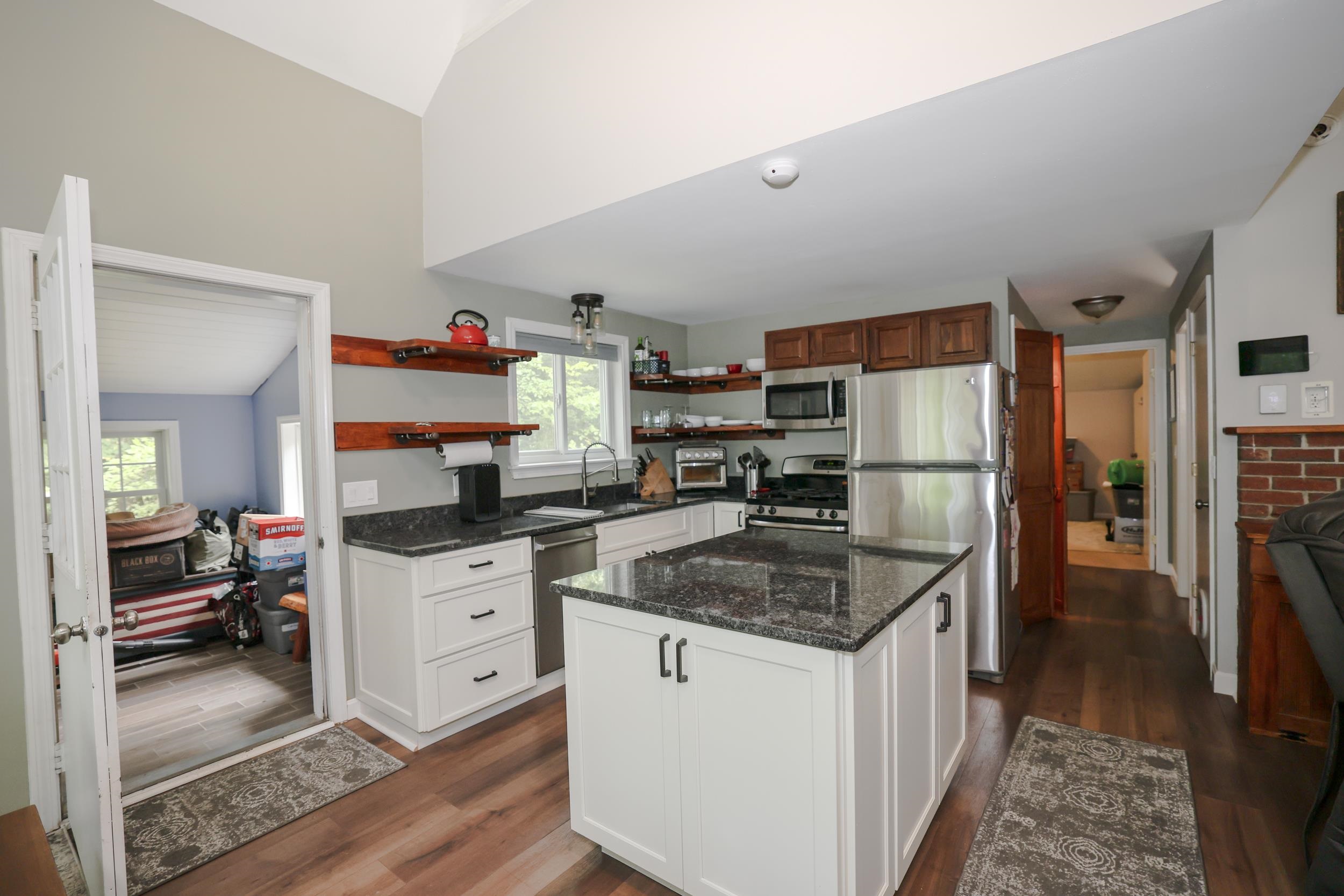 599 Tolend Road Property Photo 14