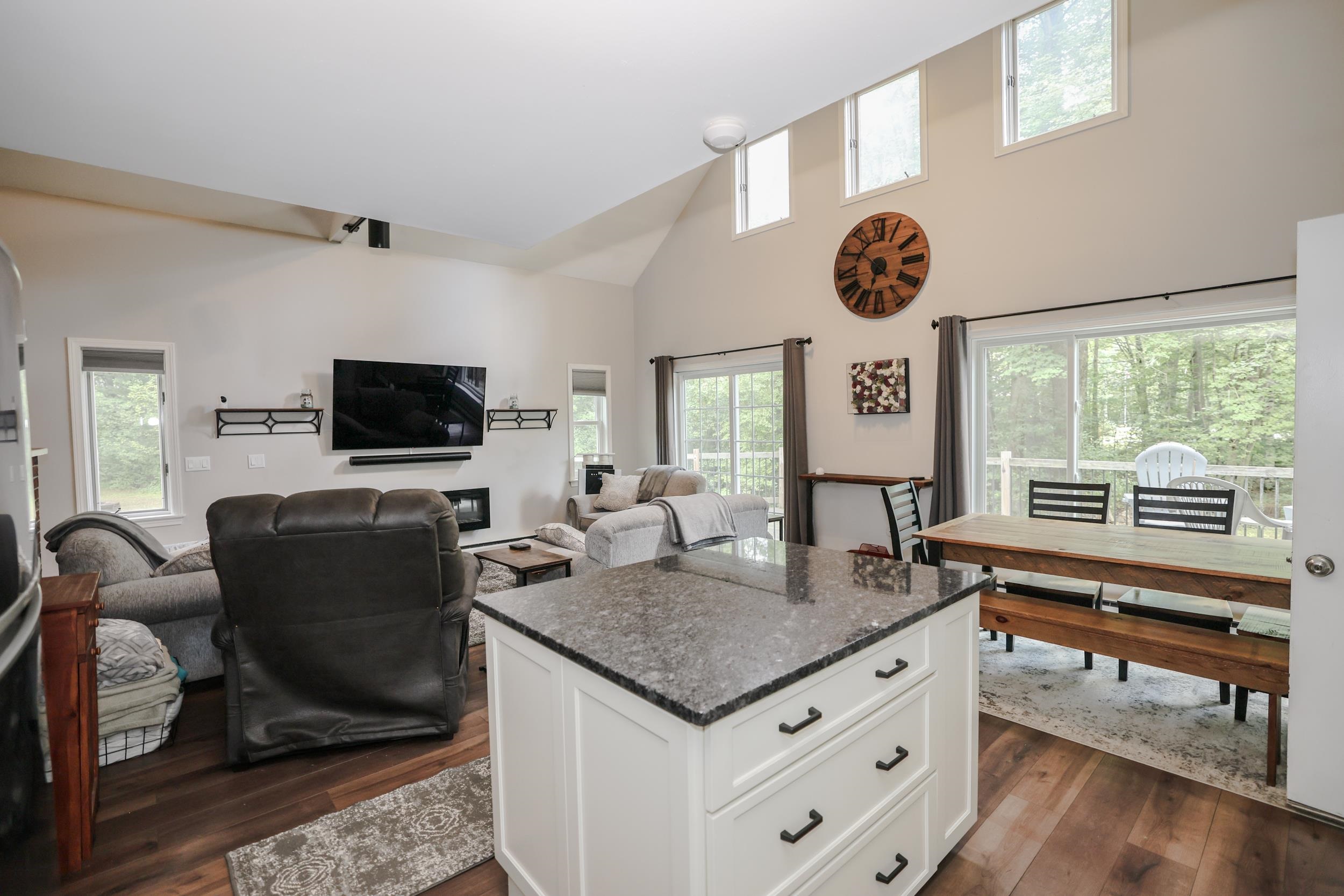 599 Tolend Road Property Photo 17