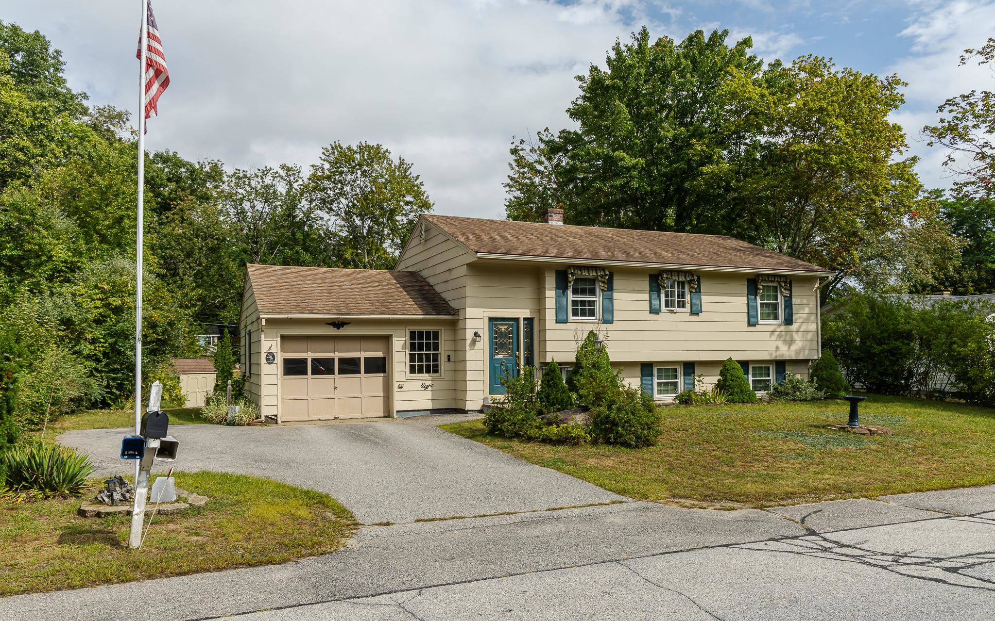 8 Jay Drive Property Photo 1