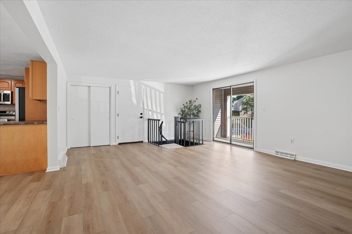 6 Black Oak Drive Property Photo 5