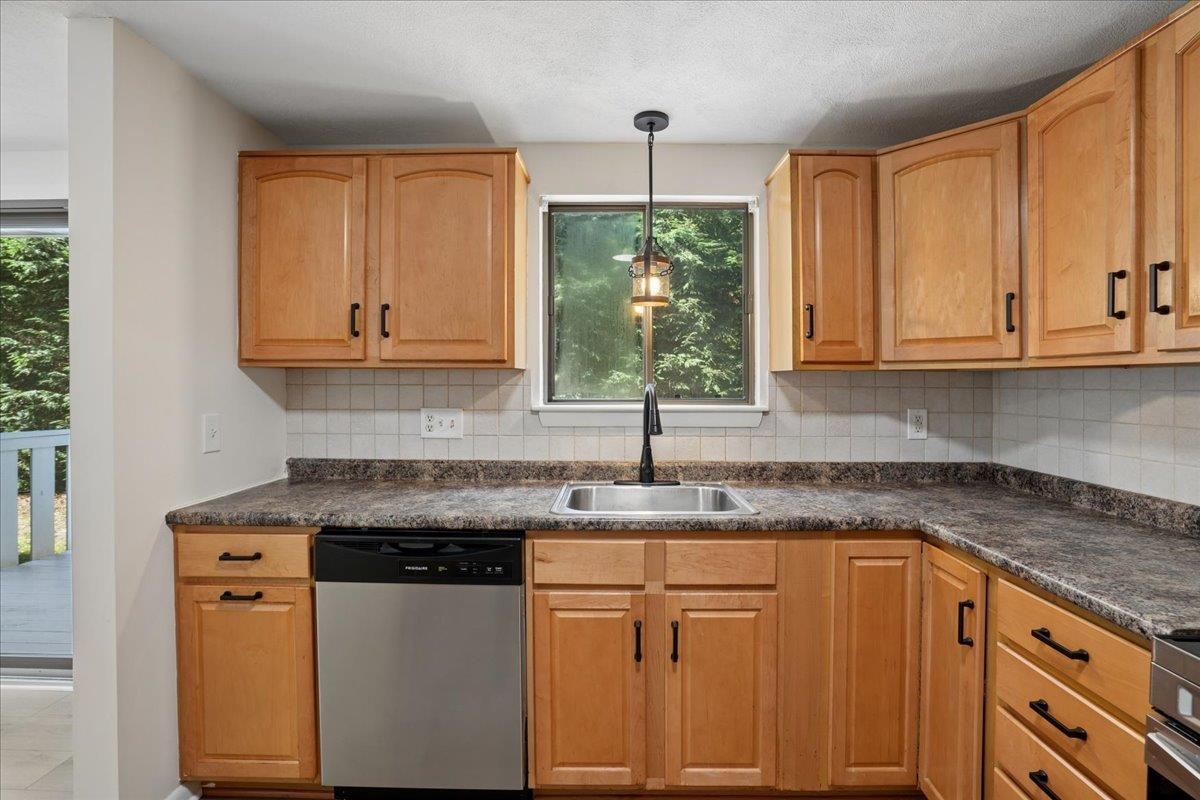 6 Black Oak Drive Property Photo 9