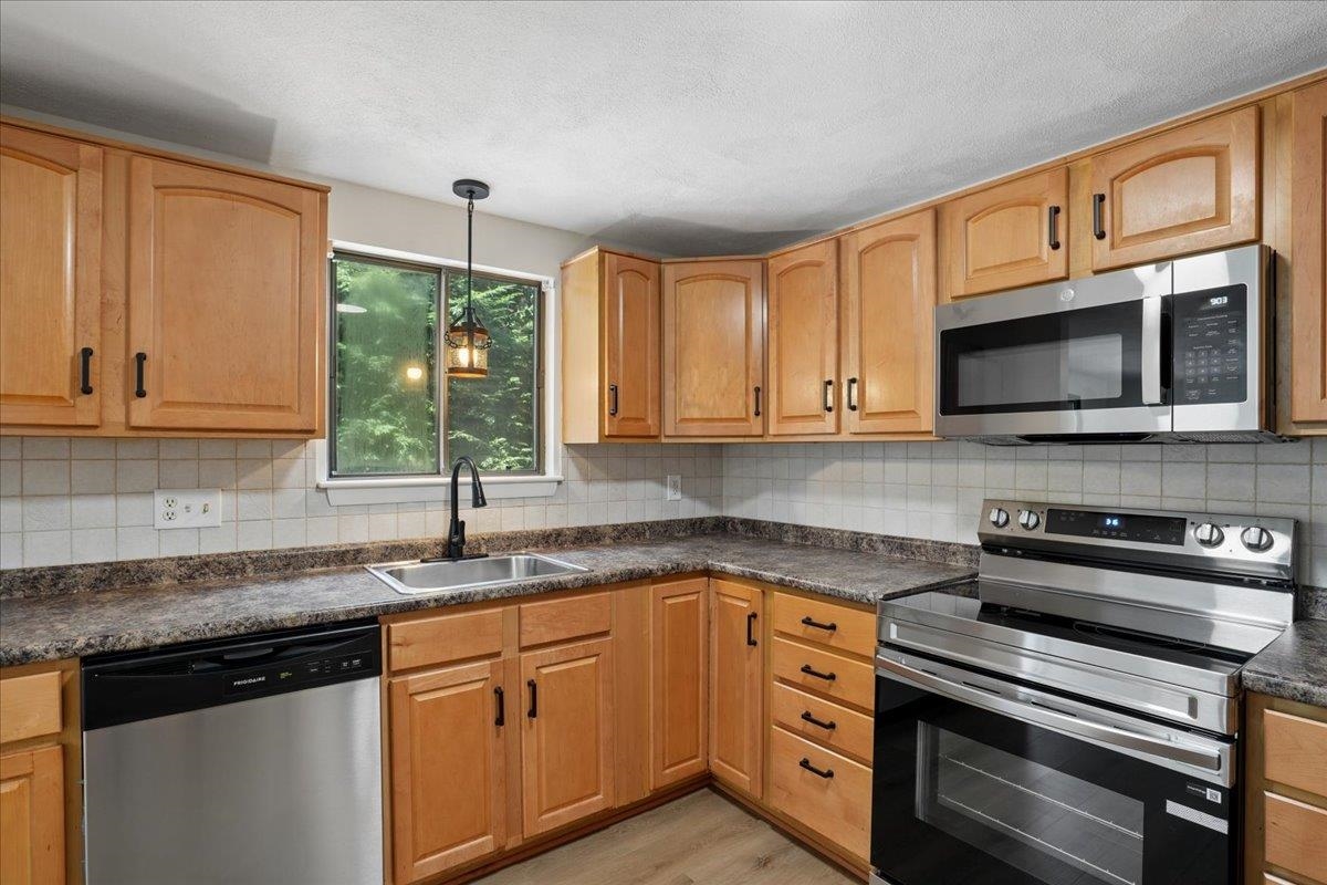 6 Black Oak Drive Property Photo 11