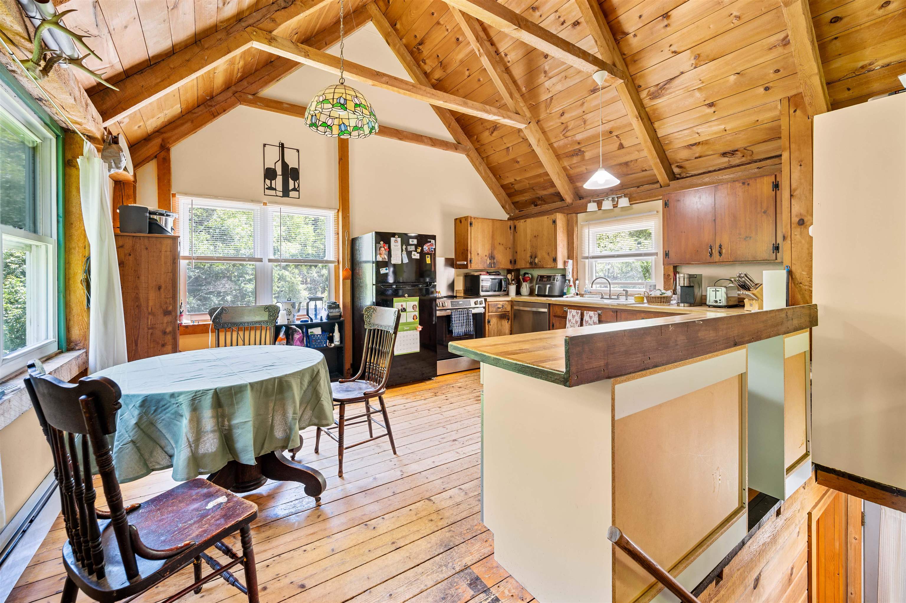 642 Hill Street Property Photo 8