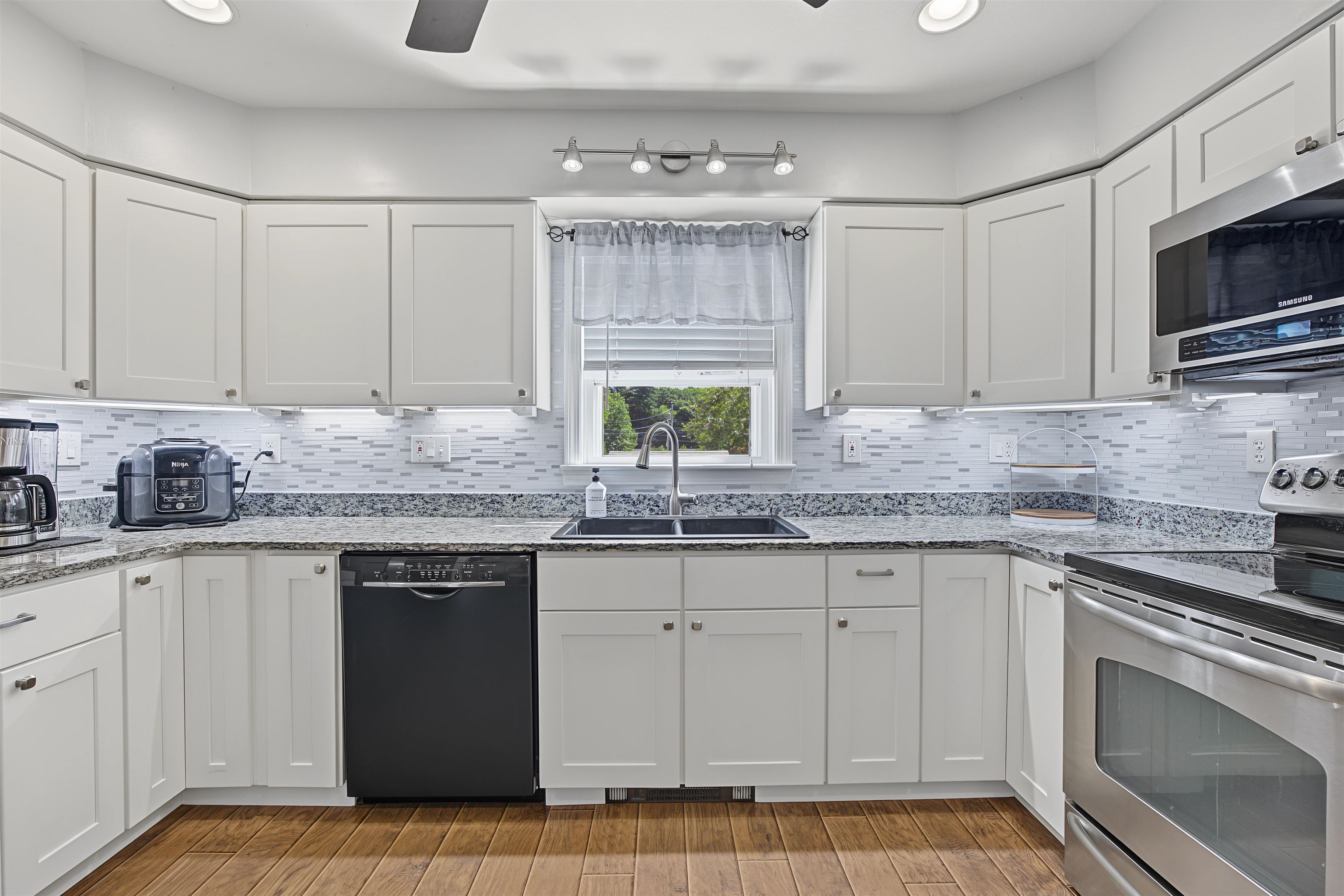 176 Stanton Street Property Photo 12