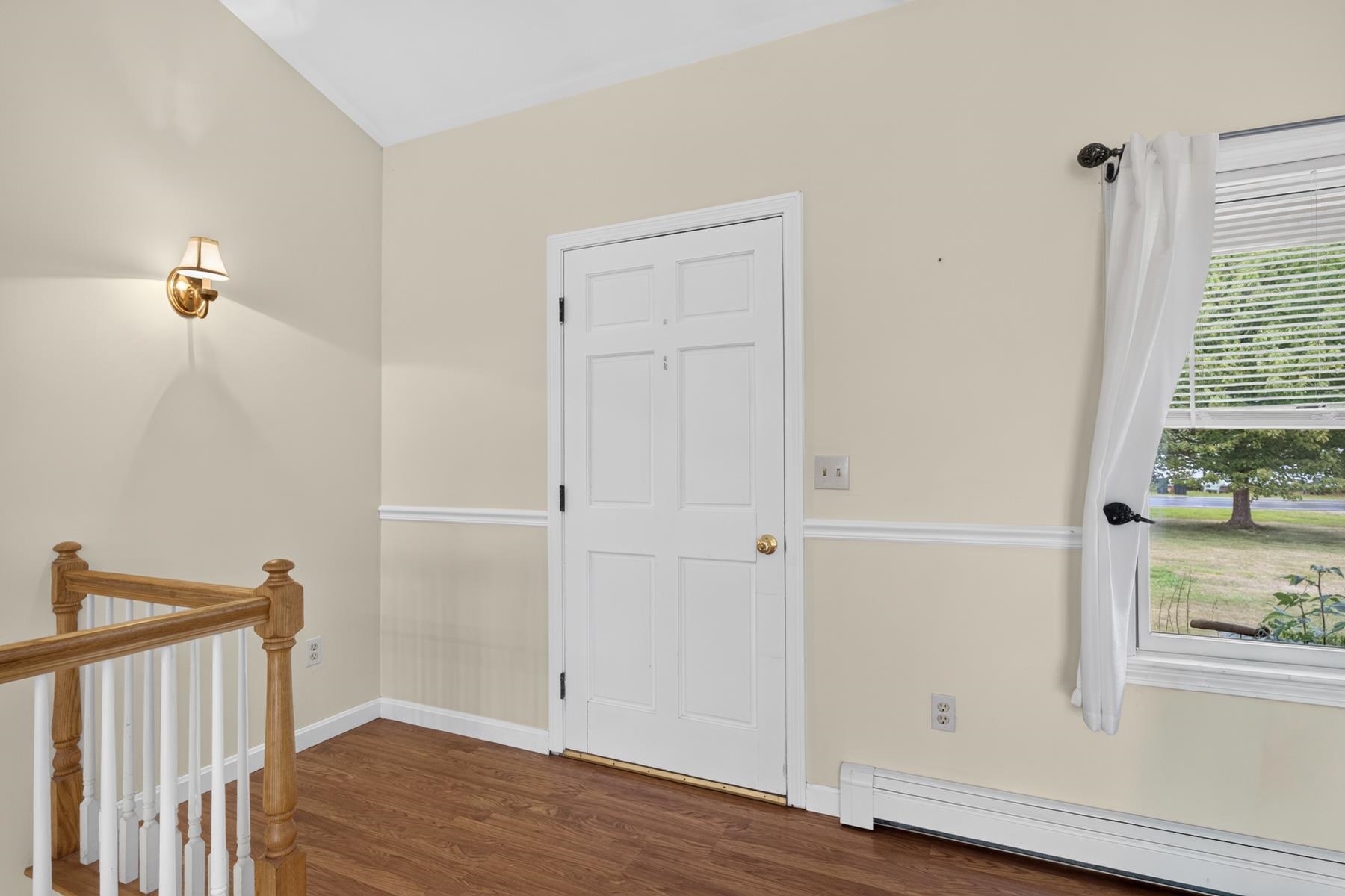 571 Silver Street Property Photo 4