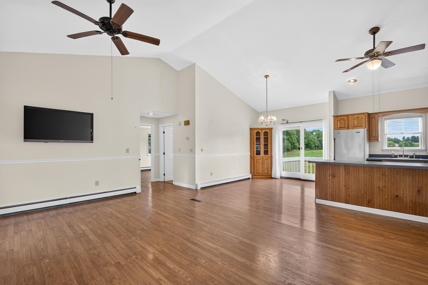 571 Silver Street Property Photo 5