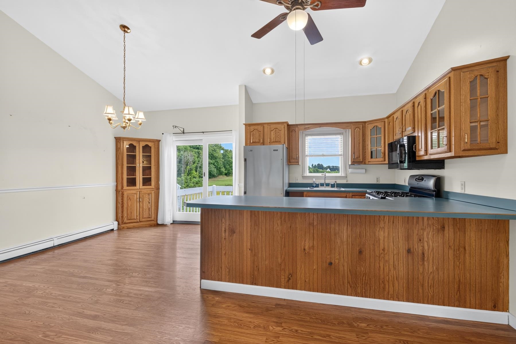 571 Silver Street Property Photo 10