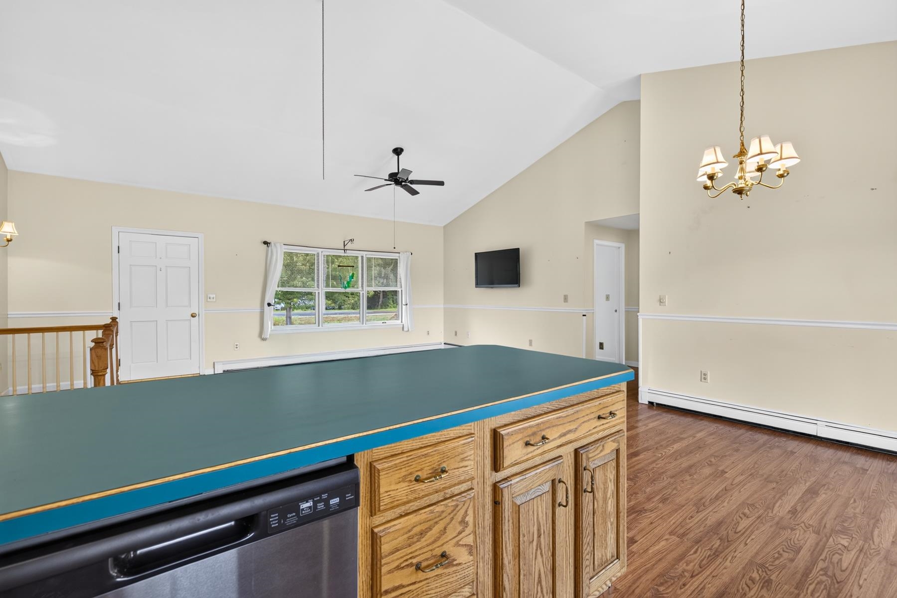 571 Silver Street Property Photo 12
