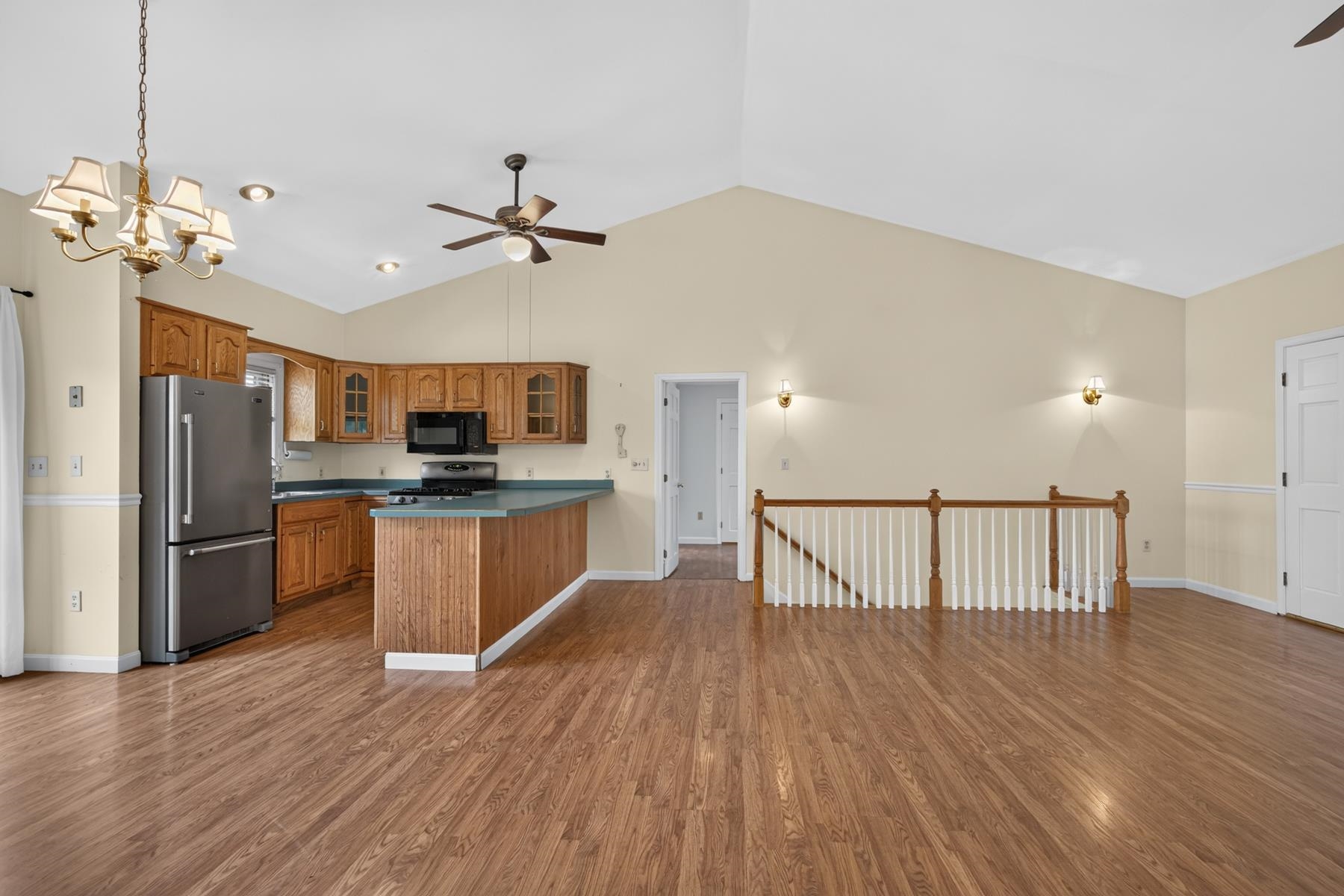 571 Silver Street Property Photo 13