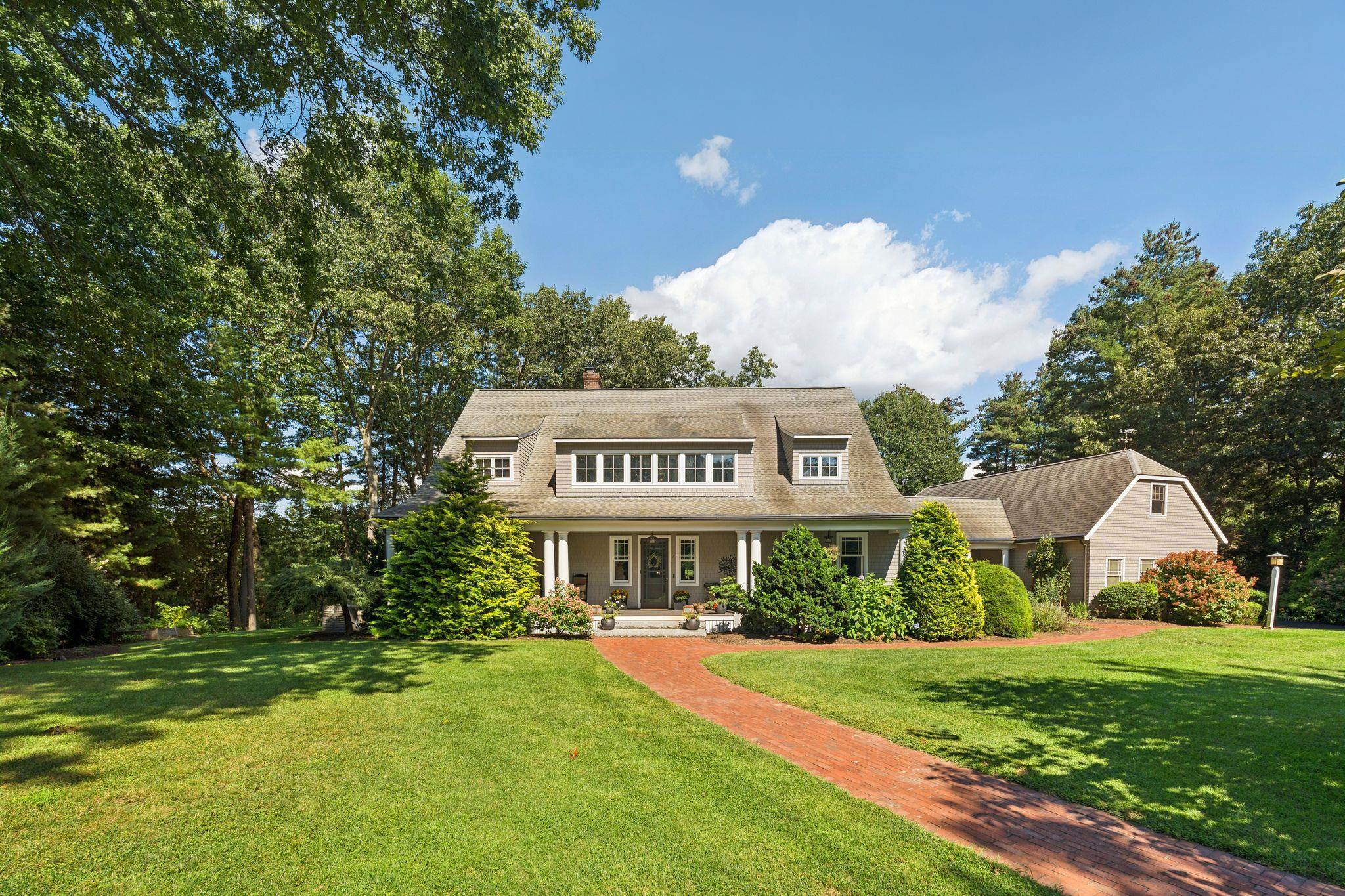 7 Strawberry Hill Lane Property Photo 3