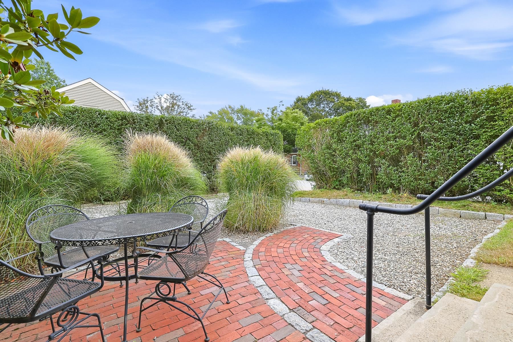 258 Raleigh Way Property Photo 5