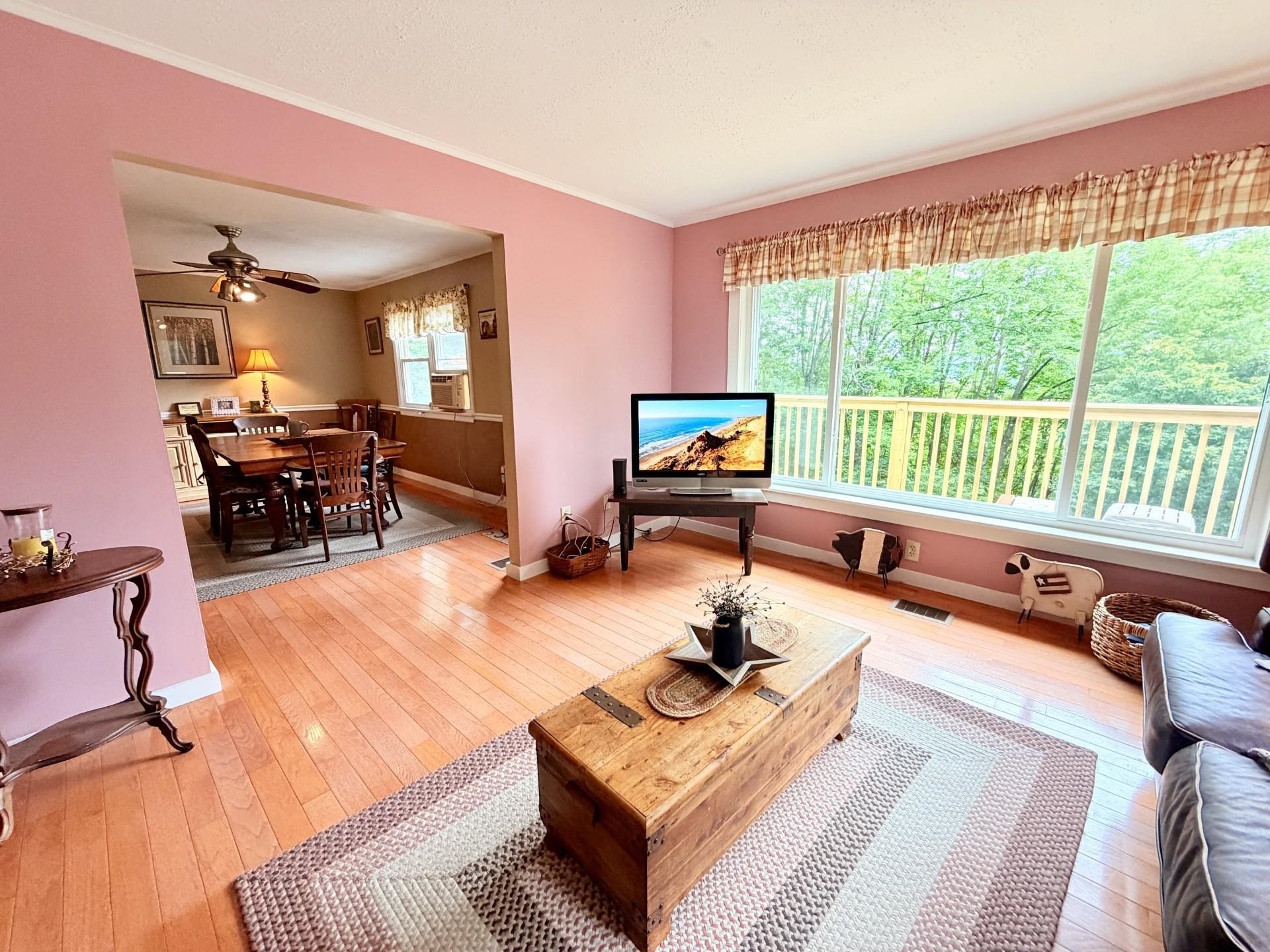 318 Weir Road Property Photo 7