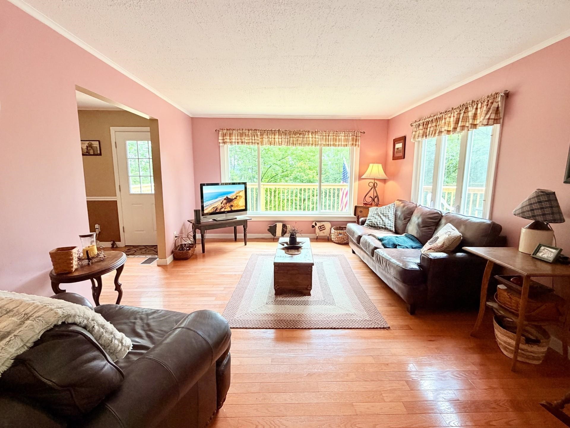 318 Weir Road Property Photo 8