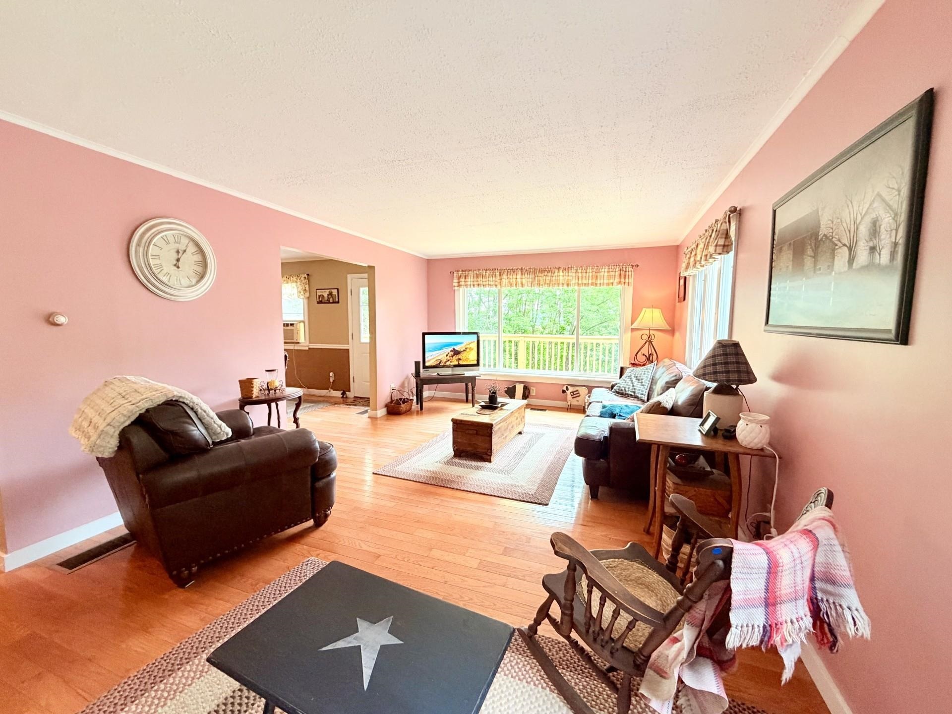 318 Weir Road Property Photo 9