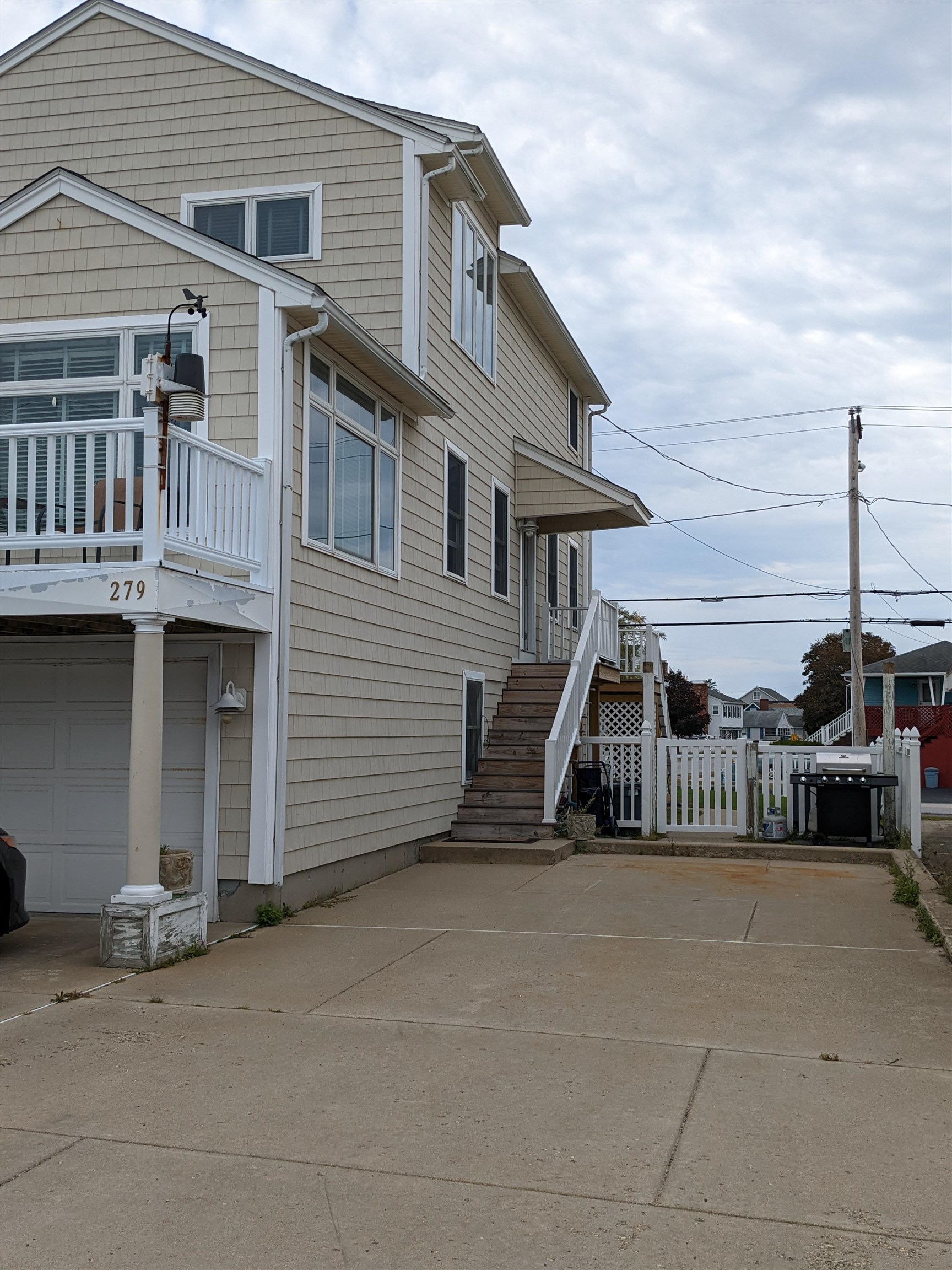 279 Portsmouth Avenue Property Photo 3