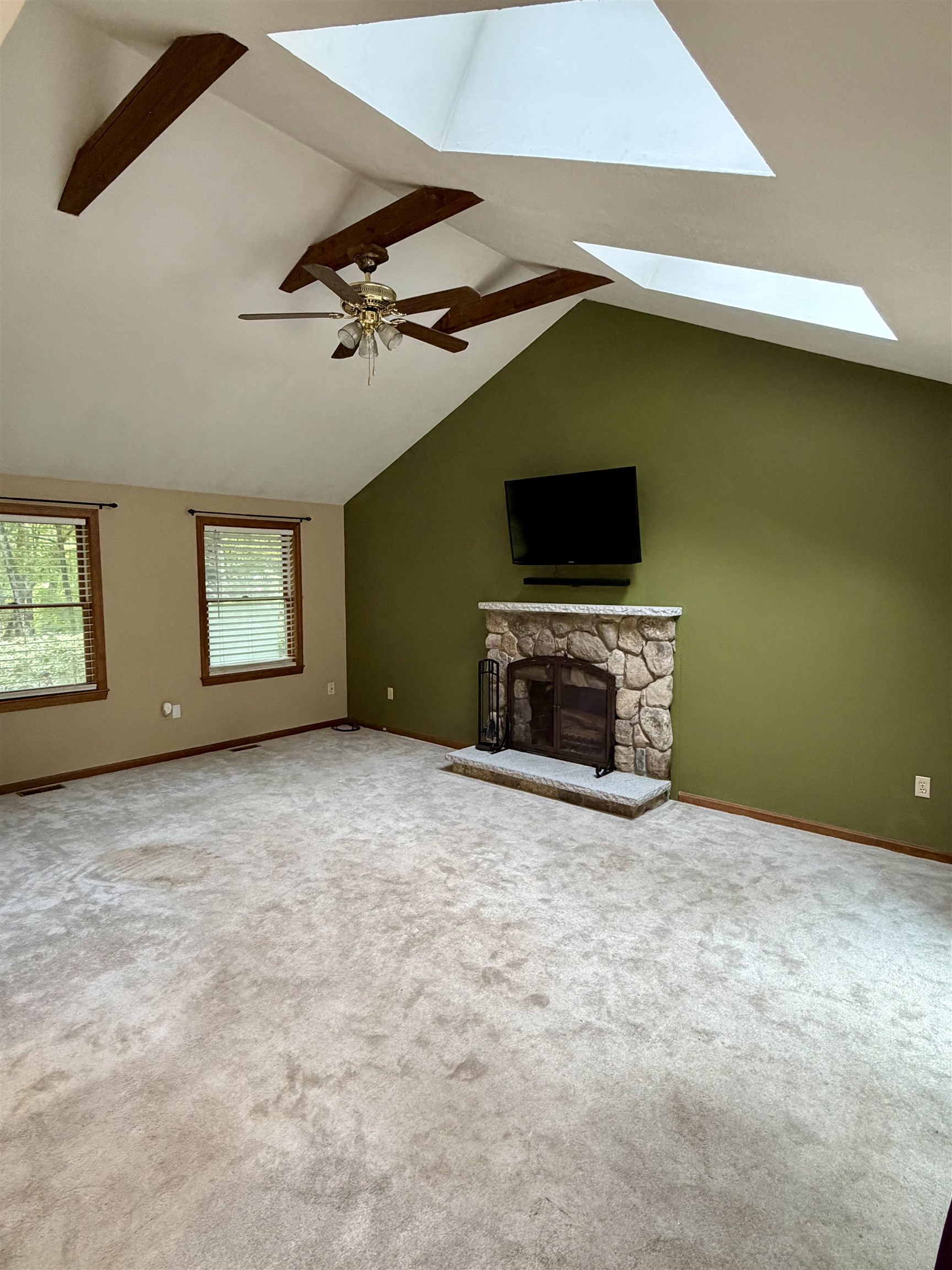 16 Windsor Drive Property Photo 18