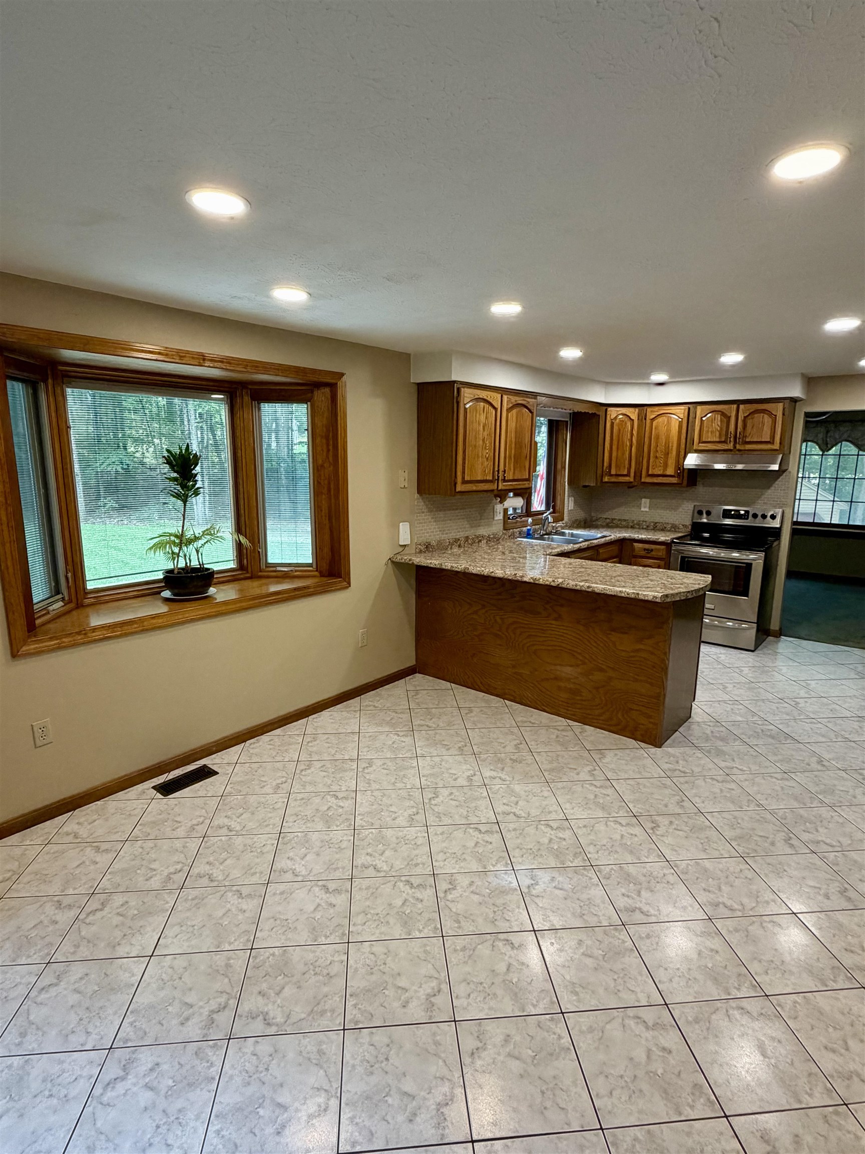 16 Windsor Drive Property Photo 21