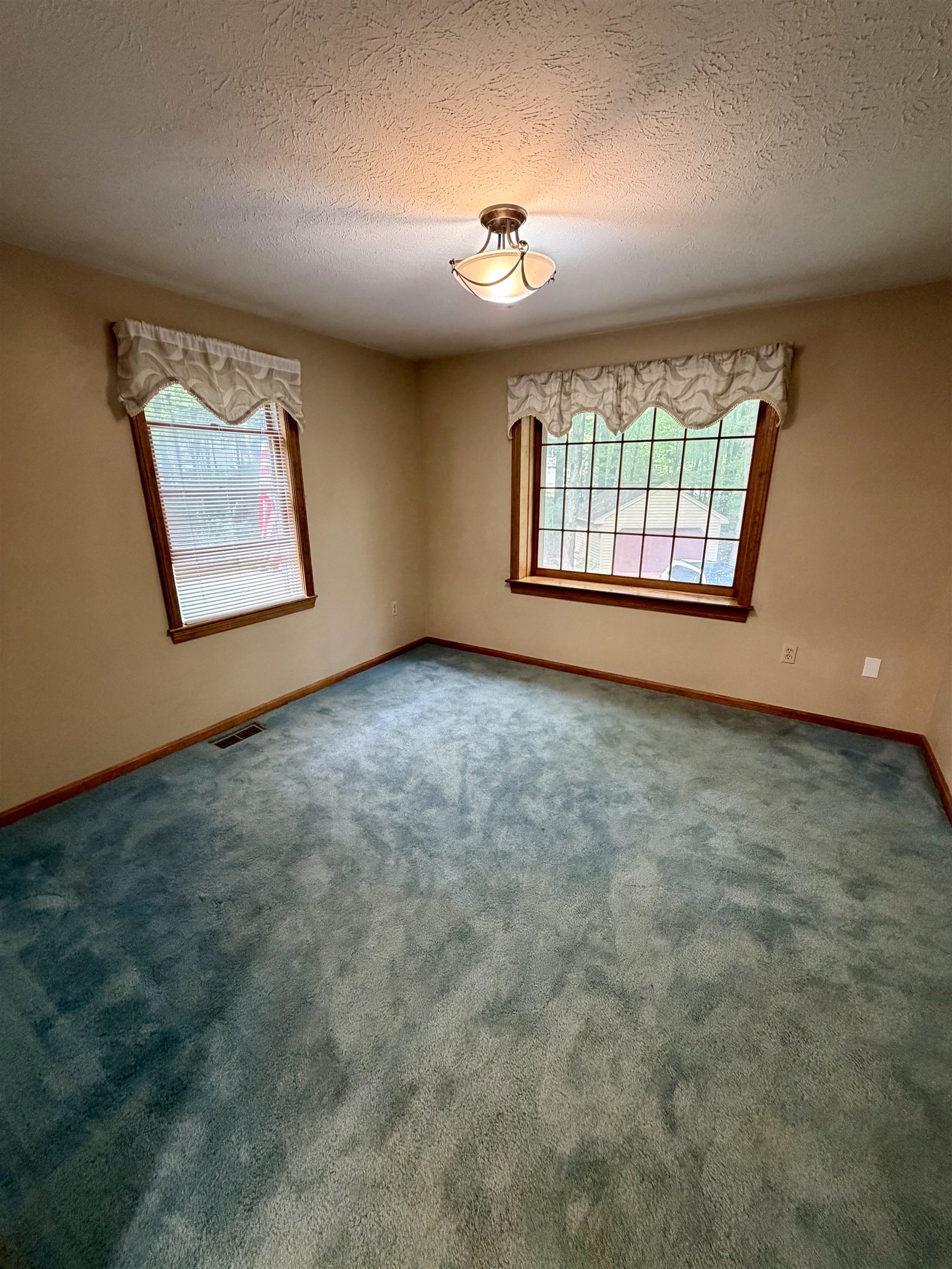 16 Windsor Drive Property Photo 25