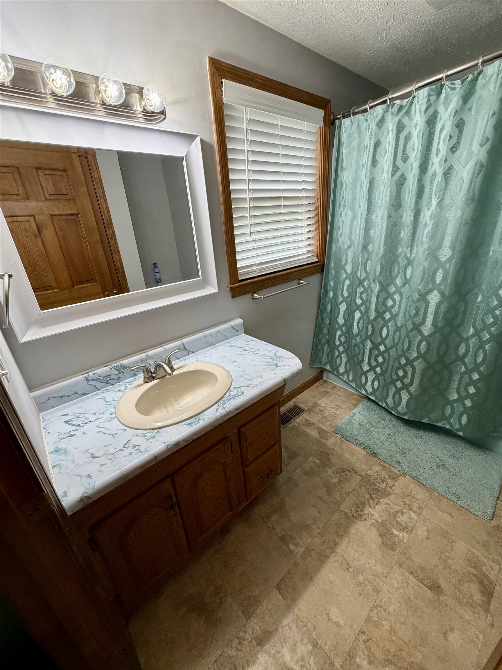 16 Windsor Drive Property Photo 30