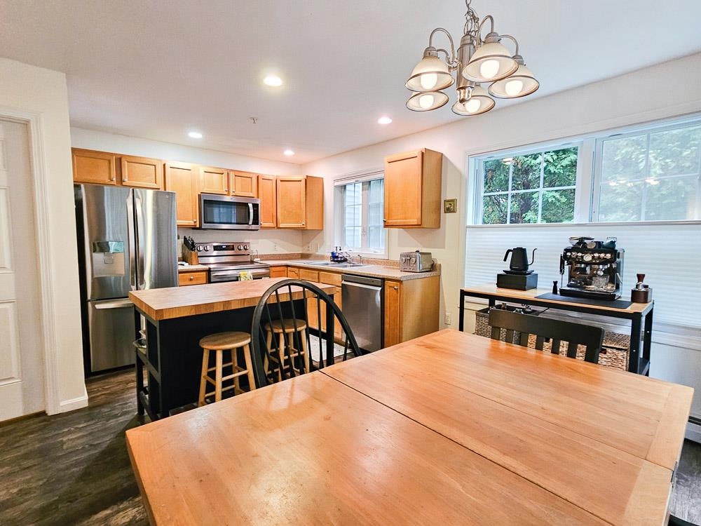 7 Capital Drive Property Photo 1