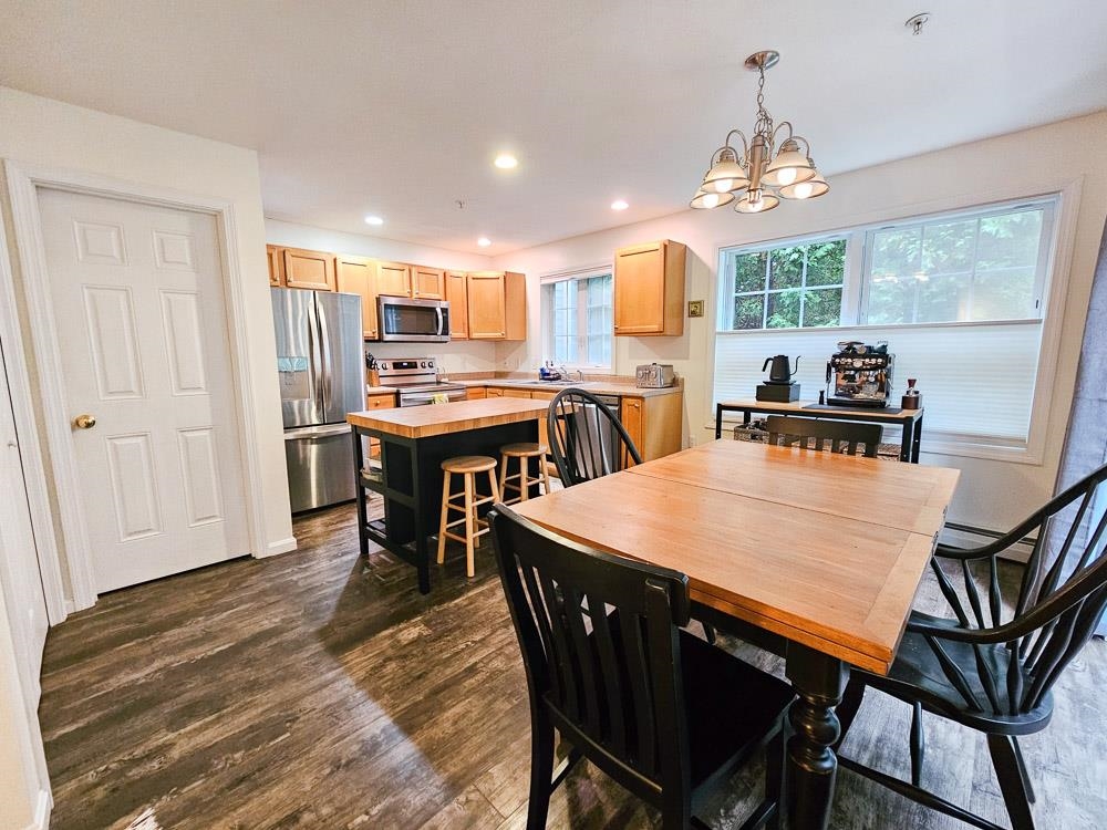 7 Capital Drive Property Photo 2