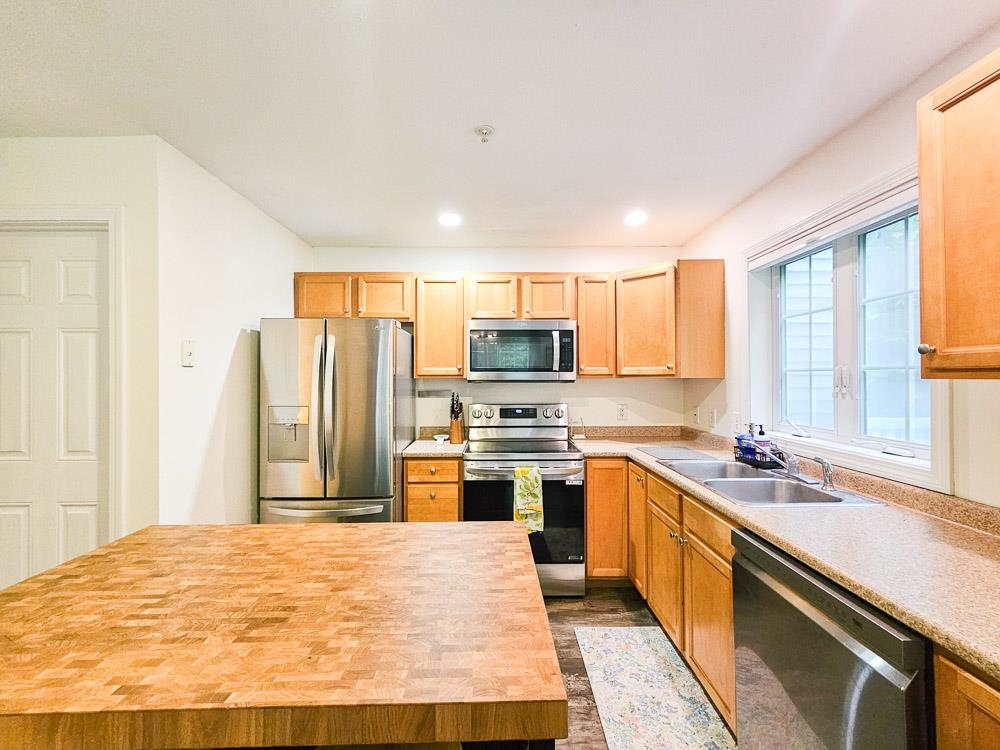 7 Capital Drive Property Photo 5
