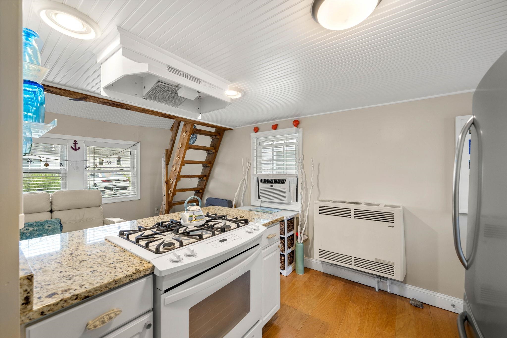 470 Winnacunnet Road Property Photo 14