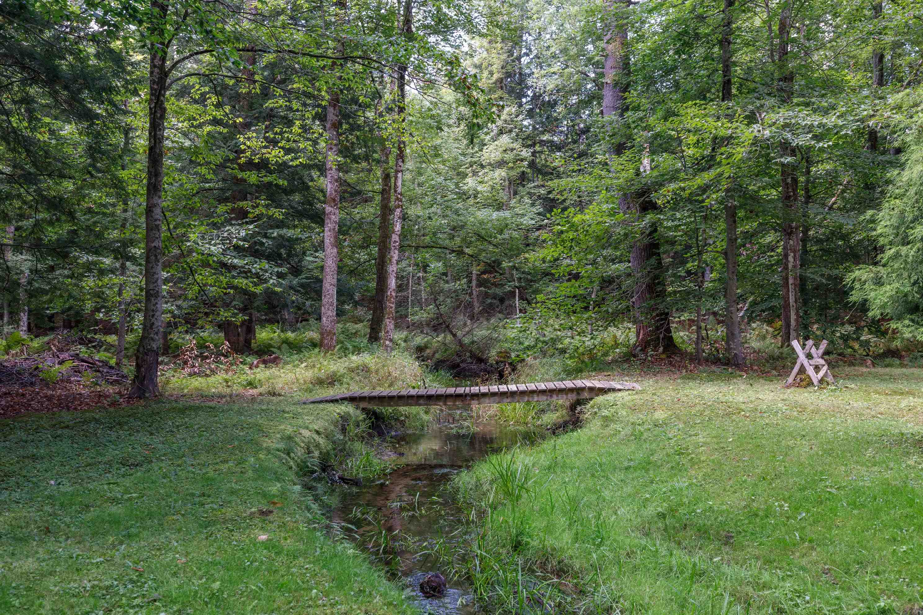 525 Briar Hill Road Property Photo 5